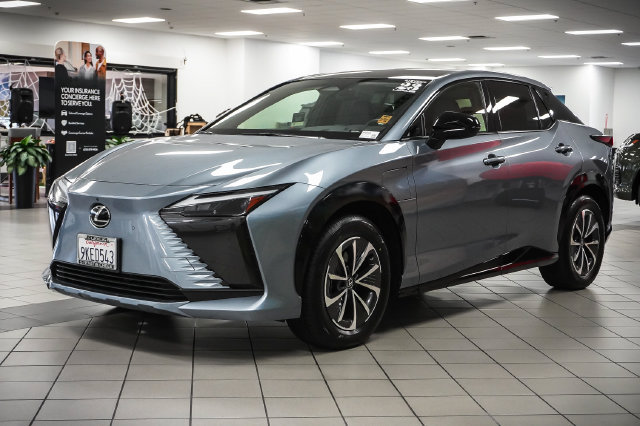Certified 2023 Lexus RZ 450e Premium w/ Technology Package AWD/4WD image 3
