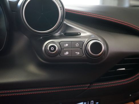 Used 2021 Ferrari F8 Tributo RWD image 21