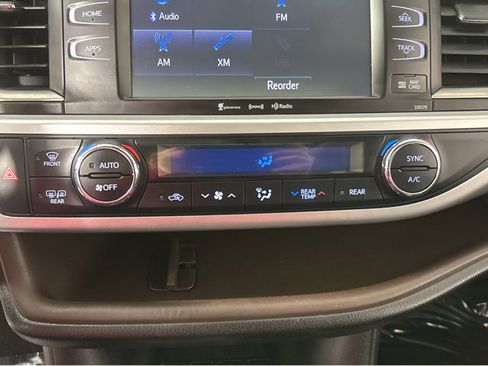 Used 2018 Toyota Highlander XLE image 30