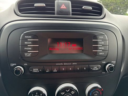 Used 2016 Kia Soul image 16