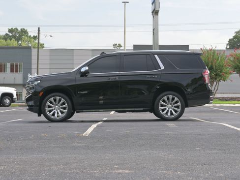 Used 2021 Chevrolet Tahoe Premier w/ Premium Package RWD image 7