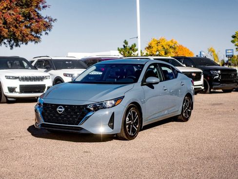 Used 2024 Nissan Sentra SV image 3