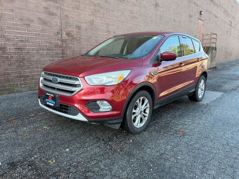 Used 2017 Ford Escape SE image 1