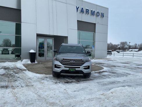 Used 2024 Ford Explorer King Ranch w/ Technology Package image 8