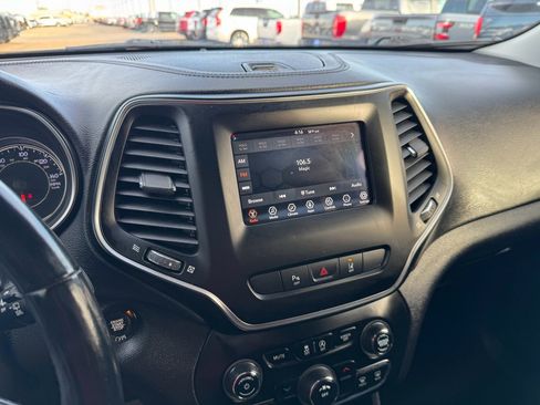 Used 2021 Jeep Cherokee Latitude Plus image 12