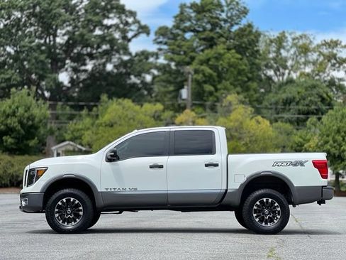 Used 2019 Nissan Titan PRO-4X AWD/4WD image 8