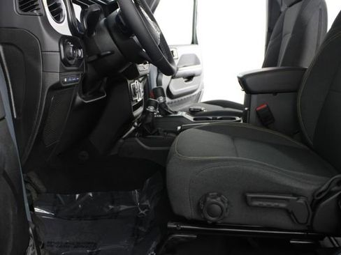 Used 2025 Jeep Wrangler Unlimited Sahara image 15