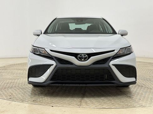 Used 2023 Toyota Camry SE FWD image 6