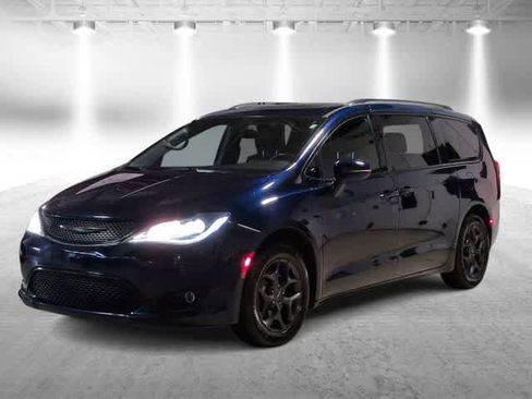 Used 2018 Chrysler Pacifica Limited w/ S Appearance Package image 4