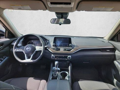 Used 2023 Nissan Altima 2.5 SV FWD image 17