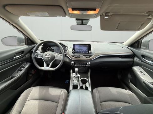 Used 2024 Nissan Altima 2.5 SV FWD image 12