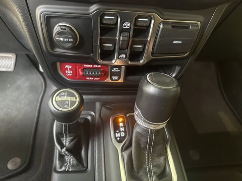 Used 2022 Jeep Wrangler Unlimited Rubicon w/ Steel Bumper Group image 15