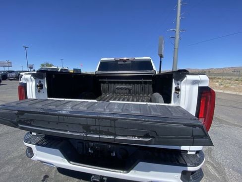 Used 2024 GMC Sierra 1500 AT4 w/ Technology Package AWD/4WD image 11
