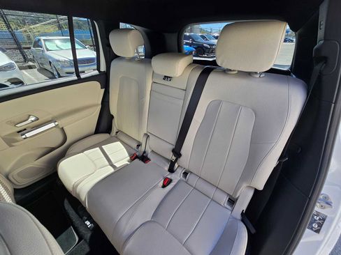 Used 2021 Mercedes-Benz GLB 250 4MATIC image 17