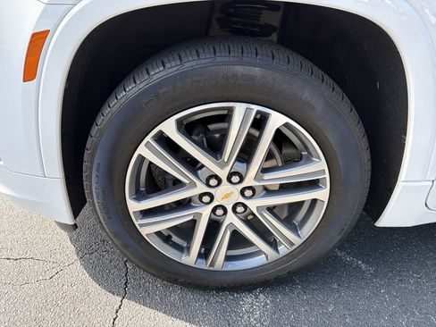 Used 2023 Chevrolet Traverse High Country image 11