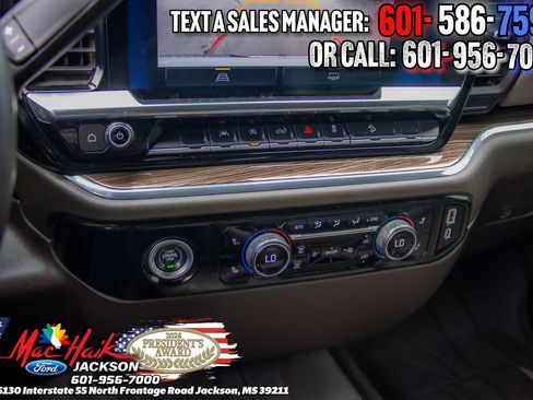 Used 2024 Chevrolet Silverado 1500 LT w/ Z71 Off-Road Package AWD/4WD image 16