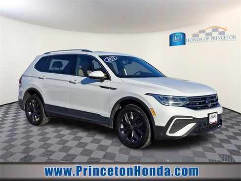 Used 2022 Volkswagen Tiguan SE image 1