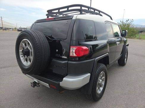 Used 2011 Toyota FJ Cruiser 4WD w/ Convenience Pkg image 3