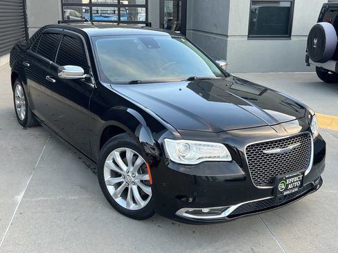 Used 2019 Chrysler 300 Limited w/ Safetytec Plus Group image 6