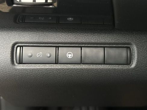 Used 2024 Nissan Pathfinder SV AWD/4WD image 23