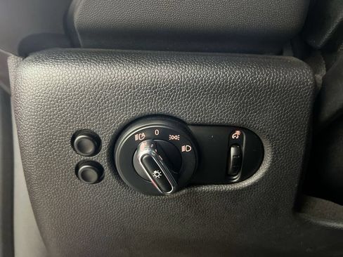 Used 2019 MINI Cooper S w/ Signature Upholstery Package FWD image 18
