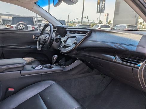 Used 2017 Toyota Avalon XLE image 19