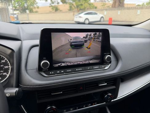 Used 2025 Nissan Rogue SV FWD image 25