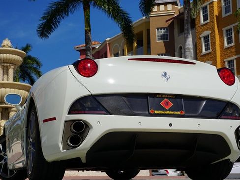 Used 2014 Ferrari California RWD image 50