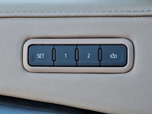 Used 2020 Cadillac Escalade Platinum image 29