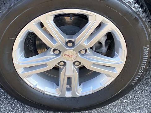 Used 2024 GMC Terrain SLE image 28