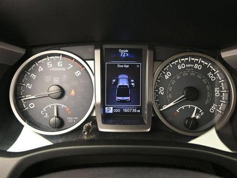 Used 2016 Toyota Tacoma Limited RWD image 12