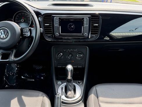 Used 2018 Volkswagen Beetle 2.0T FWD image 25
