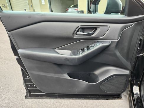 Used 2024 Nissan Rogue S FWD image 19