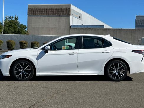 Used 2023 Toyota Camry SE image 9