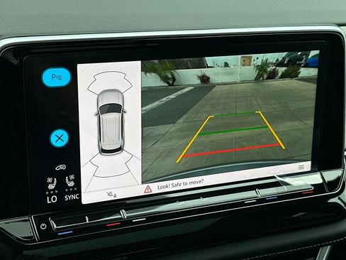 New 2026 Volkswagen Atlas Cross Sport SE image 17