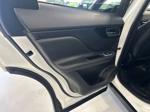 Used 2019 Jaguar F-PACE Premium AWD/4WD image 31