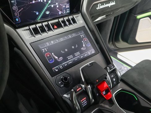 Used 2024 Lamborghini Urus Performante AWD/4WD image 31