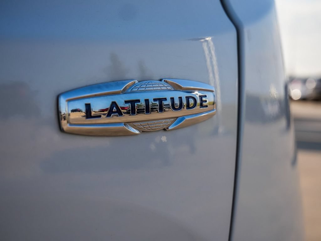 Used 2021 Jeep Renegade Latitude AWD/4WD image 12