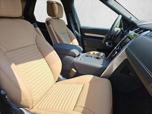 Used 2024 Land Rover Discovery Dynamic SE image 5