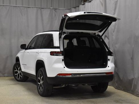 New 2025 Jeep Grand Cherokee Limited image 32