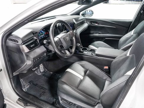 Used 2025 Toyota Camry SE FWD image 16