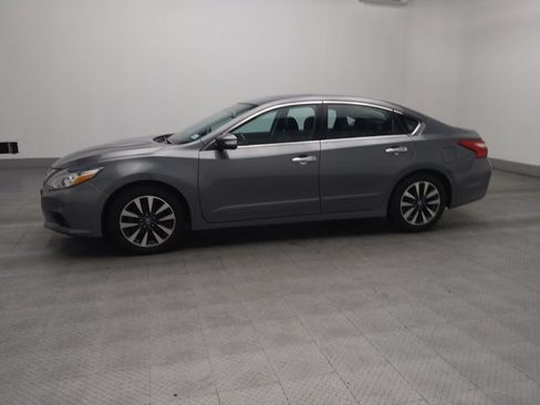 Used 2016 Nissan Altima 2.5 SL w/ Moonroof Package image 2