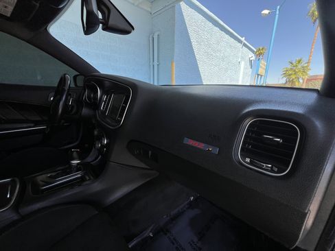Used 2018 Dodge Charger R/T Scat Pack RWD image 17