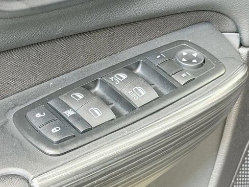 Used 2015 Jeep Cherokee Latitude w/ Comfort/Convenience Group AWD/4WD image 10