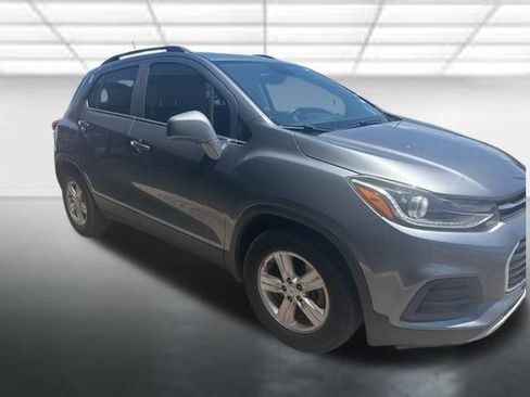 Used 2019 Chevrolet Trax LT w/ LT Convenience Package FWD image 1
