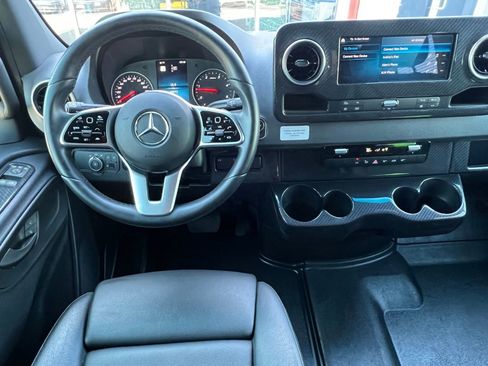 Used 2022 Mercedes-Benz Sprinter 2500 image 14