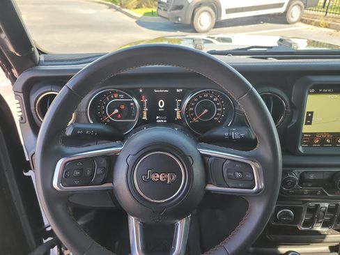 Used 2023 Jeep Gladiator Overland image 25