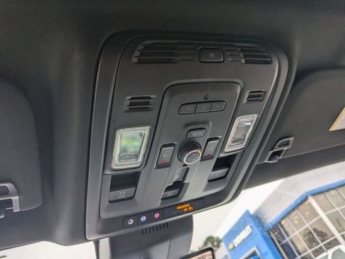 Used 2023 GMC Yukon Denali Ultimate image 28