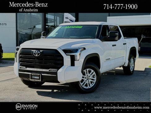 Used 2022 Toyota Tundra SR5 w/ SR5 Convenience Package AWD/4WD image 1