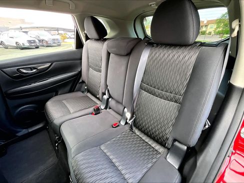 Used 2018 Nissan Rogue SV FWD image 21